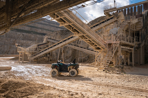 CFMOTO_CFORCE-C4_Outdoor_4_a.jpg