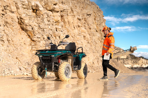 CFMOTO_CFORCE-C4_Outdoor_5_a.jpg